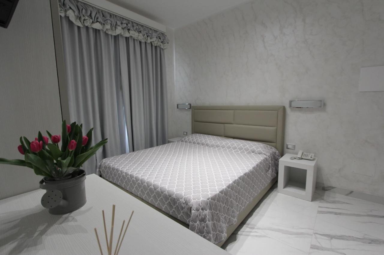 Hotel Presidente Porto Cesareo Bagian luar foto
