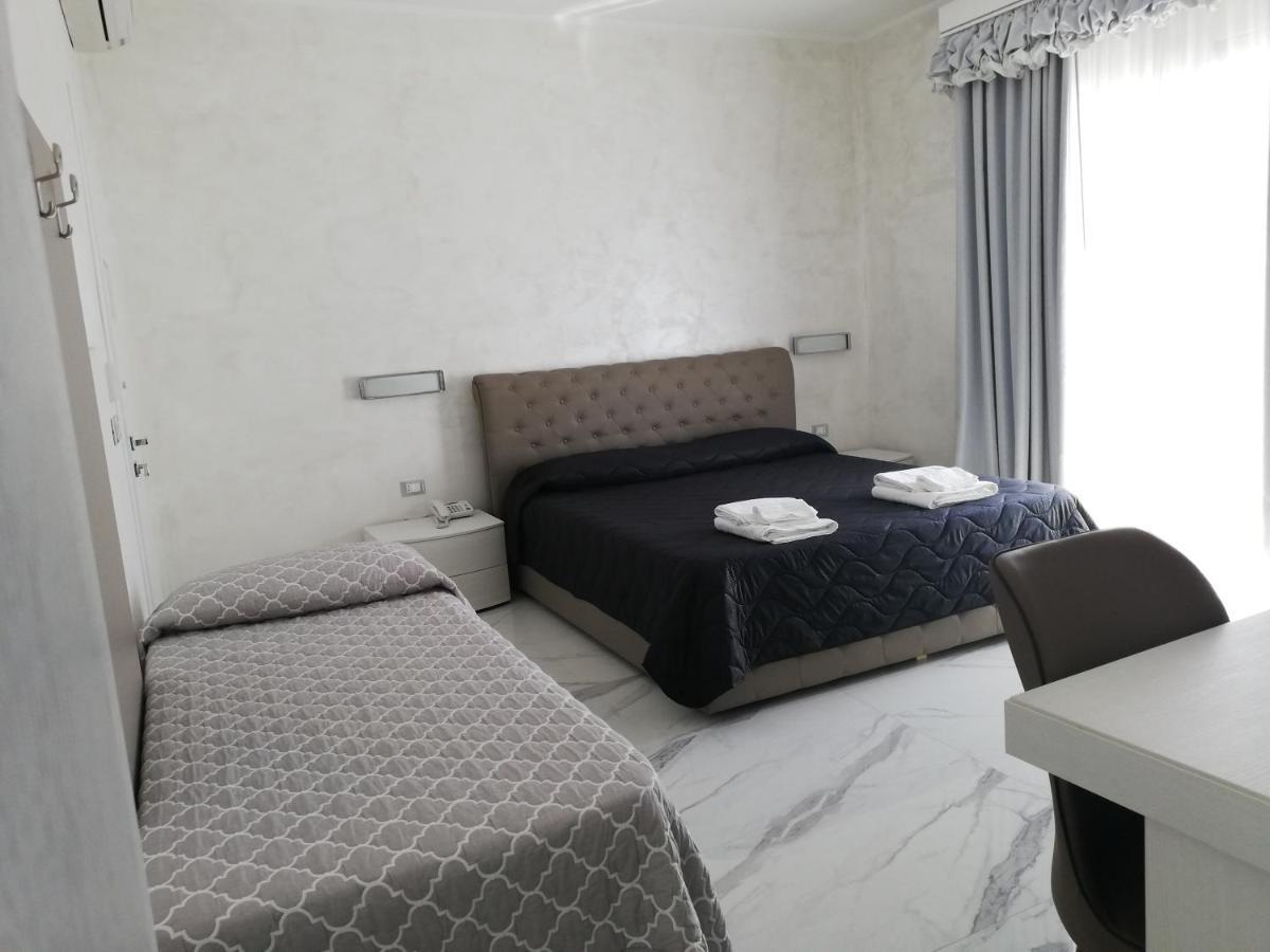 Hotel Presidente Porto Cesareo Bagian luar foto