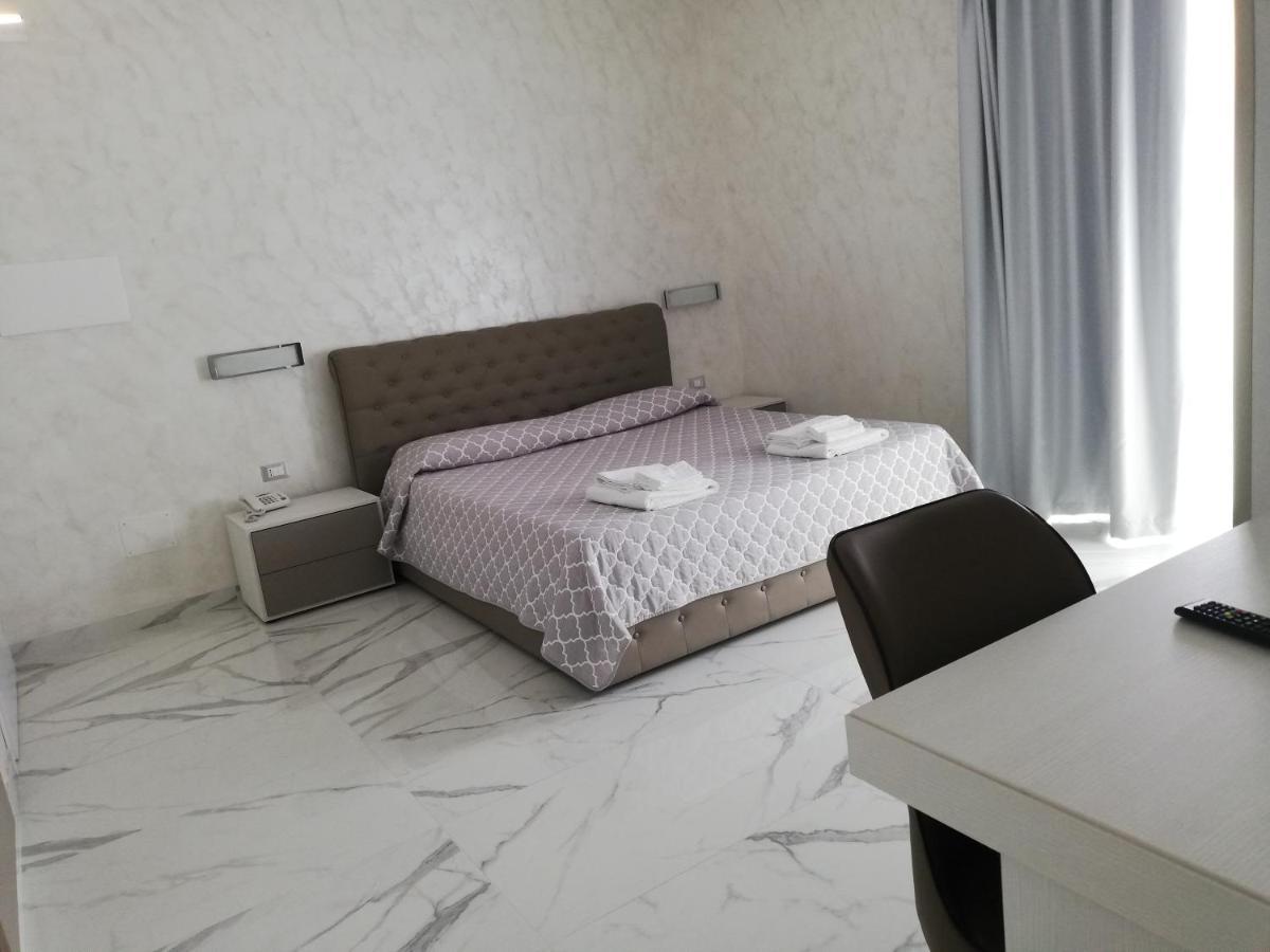 Hotel Presidente Porto Cesareo Bagian luar foto